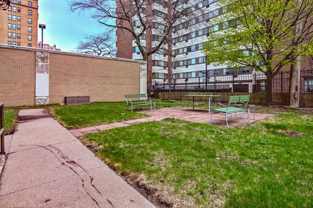 7355 S South Shore Drive 305, Chicago, IL 60649