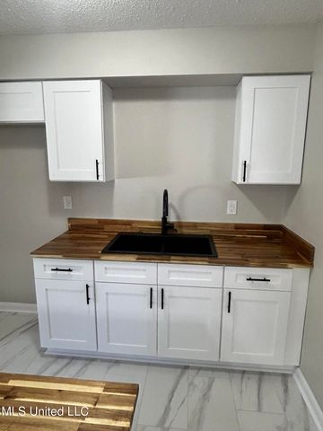 2307 Ladnier Road, Gautier, MS 39553