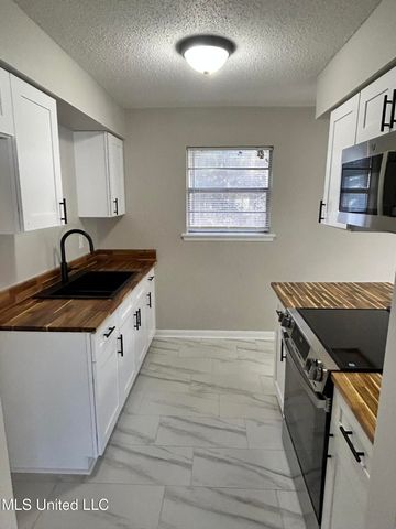 2307 Ladnier Road, Gautier, MS 39553