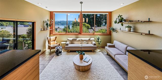 9426 SE 52nd Street, Mercer Island, WA 98040