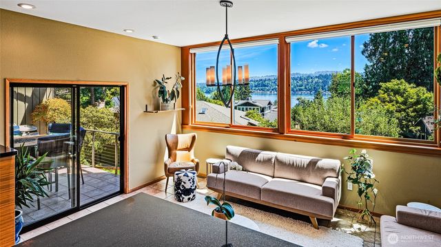 9426 SE 52nd Street, Mercer Island, WA 98040