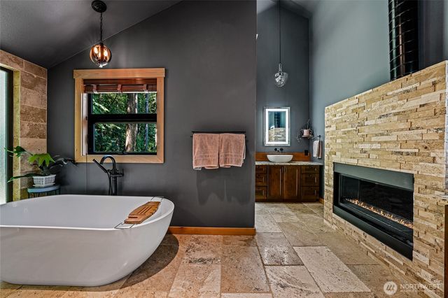 9426 SE 52nd Street, Mercer Island, WA 98040