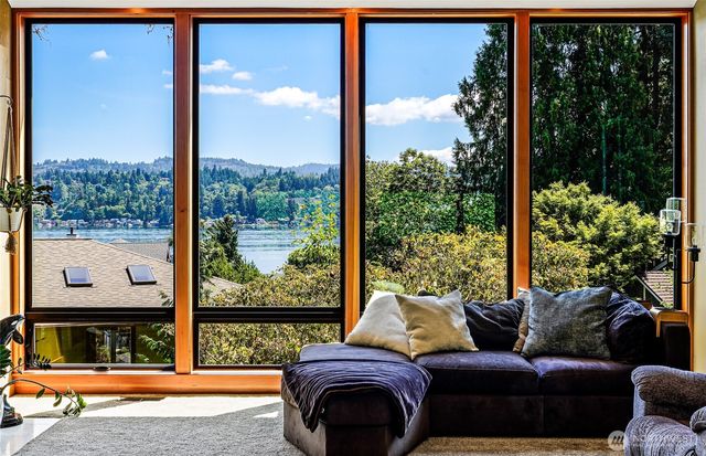 9426 SE 52nd Street, Mercer Island, WA 98040