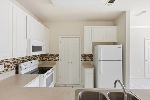 121 Wildwood Court 300, Grapevine, TX 76051