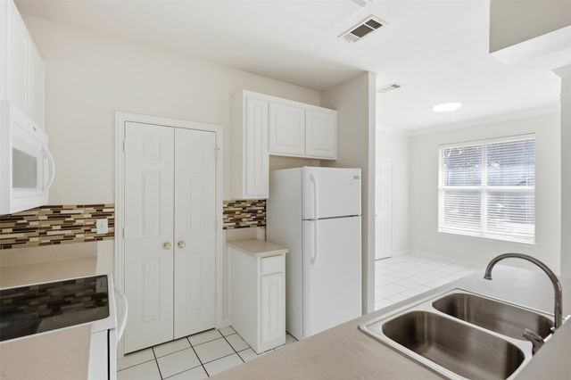 121 Wildwood Court 300, Grapevine, TX 76051