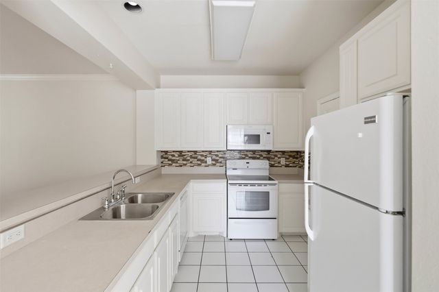 121 Wildwood Court 300, Grapevine, TX 76051