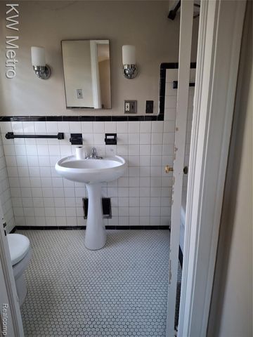 14833 Artesian Artesian Street, Detroit, MI 48223