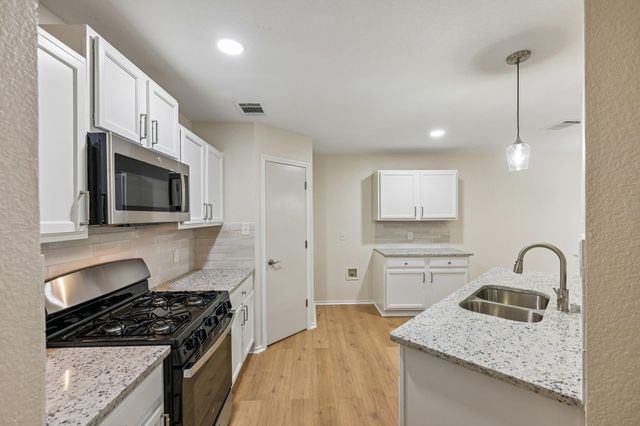 720 Goldenrod ST, Kyle, TX 78640