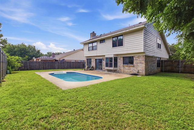 2462 Claremont Drive, Grand Prairie, TX 75052