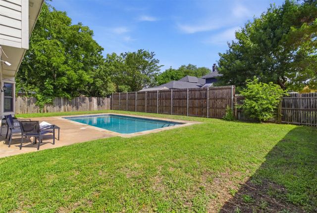 2462 Claremont Drive, Grand Prairie, TX 75052