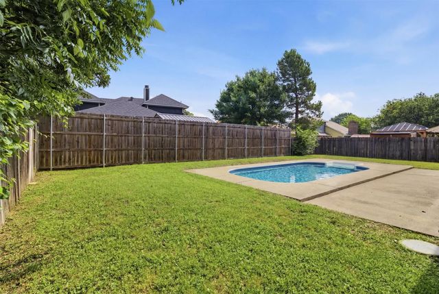 2462 Claremont Drive, Grand Prairie, TX 75052