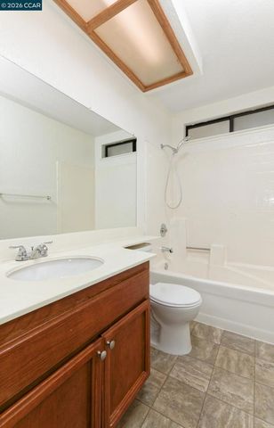 4889 Knollcrest Dr, Antioch, CA 94531