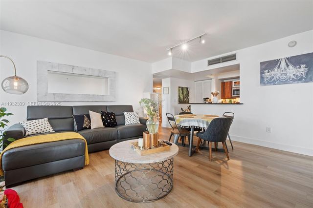 7350 SW 89th St 1110S, Miami, FL 33156