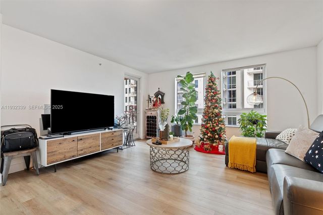 7350 SW 89th St 1110S, Miami, FL 33156