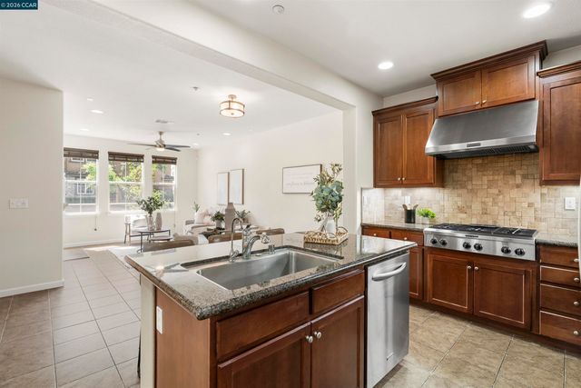 5267 Fioli Loop, San Ramon, CA 94582