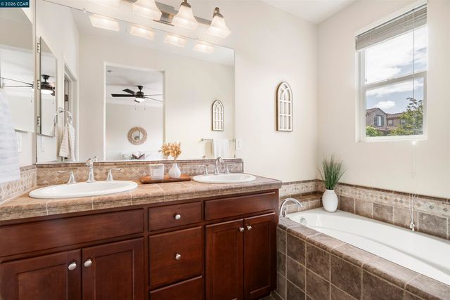 5267 Fioli Loop, San Ramon, CA 94582