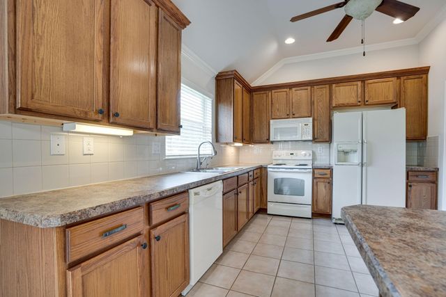 9628 Applewood Trail, Denton, TX 76207