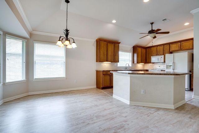 9628 Applewood Trail, Denton, TX 76207