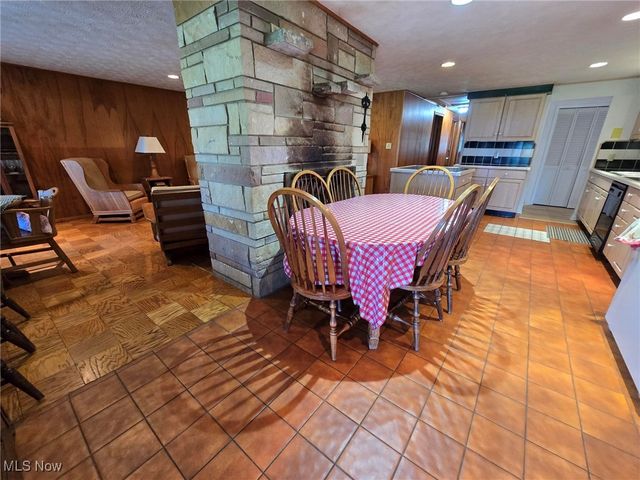 5294 Cottage Drive, Mecca, OH 44410