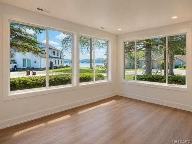 11076 Beryl Drive, White Lake Charter Township, MI 48386