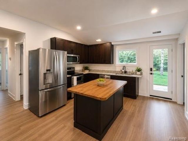 11076 Beryl Drive, White Lake Charter Township, MI 48386