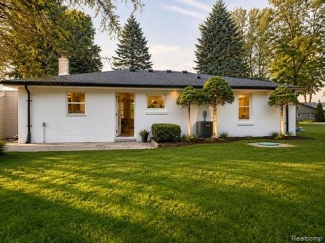 11076 Beryl Drive, White Lake Charter Township, MI 48386