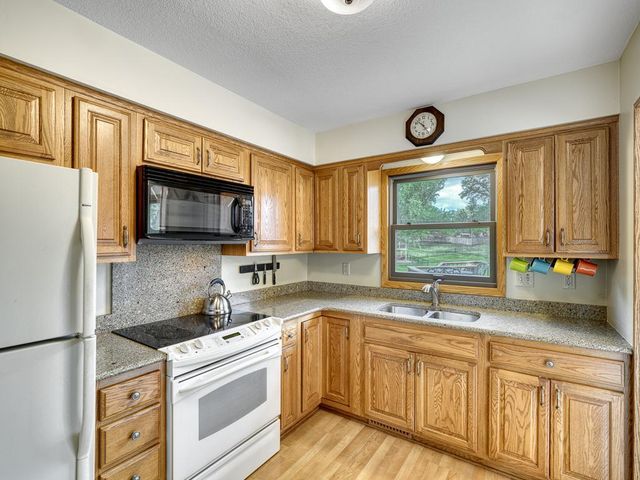 10133 Drew Avenue S, Bloomington, MN 55431