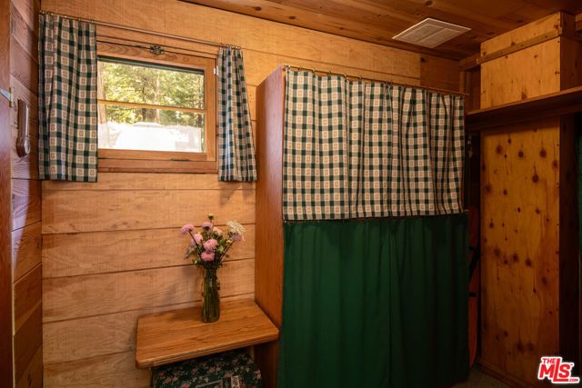 629 Lodge Lane, Twin Peaks, CA 92391