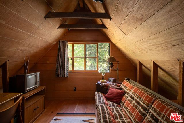 629 Lodge Lane, Twin Peaks, CA 92391