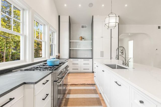 1323 N Highland Avenue NE, Atlanta, GA 30306