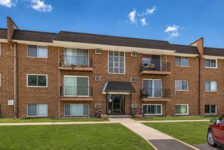215 S Hale Street 2B, Addison, IL 60101