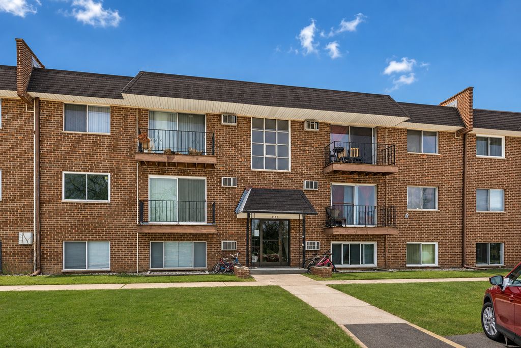 215 S Hale Street 2B, Addison, IL 60101