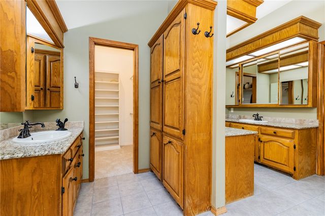12 Marykirk Lane, Bella Vista, AR 72715