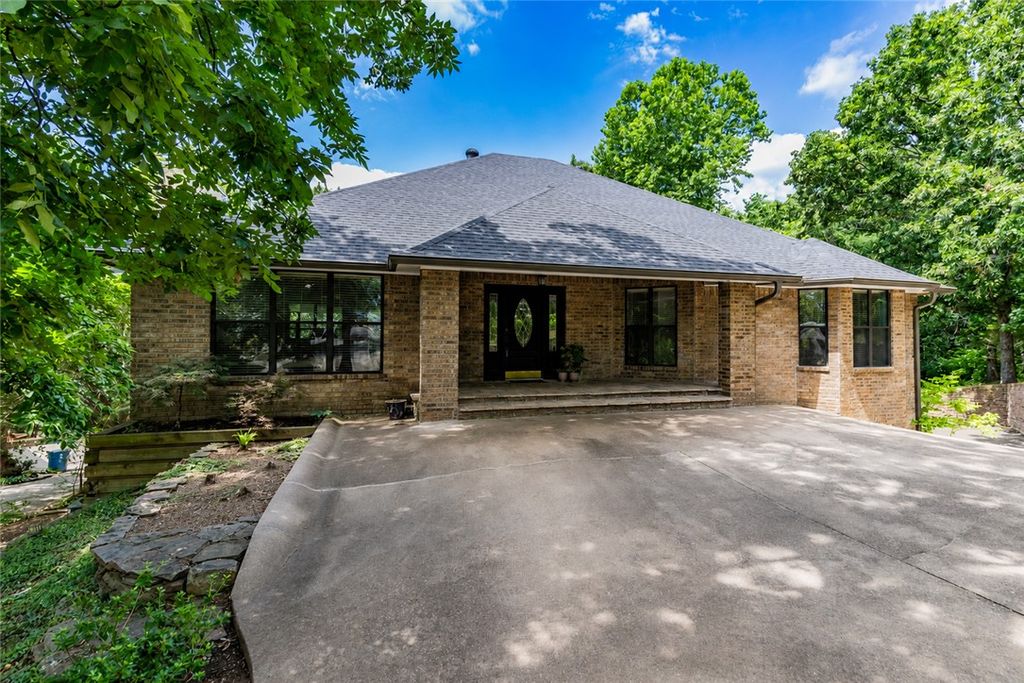 12 Marykirk Lane, Bella Vista, AR 72715