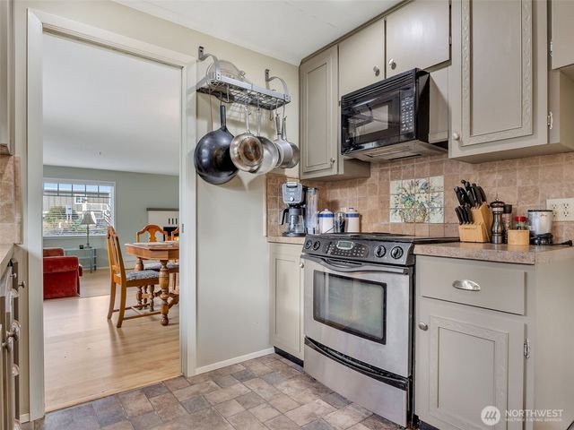 23716 J Place, Ocean Park, WA 98640