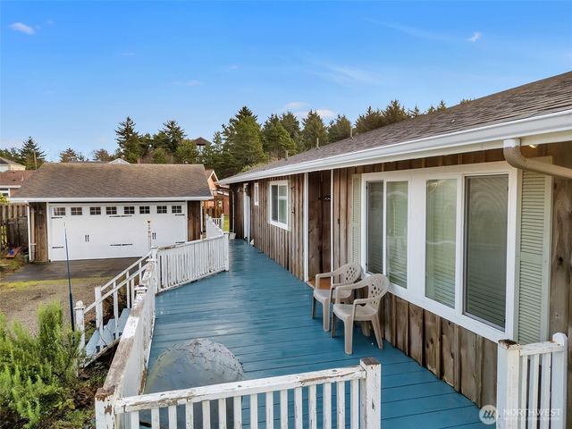 23716 J Place, Ocean Park, WA 98640
