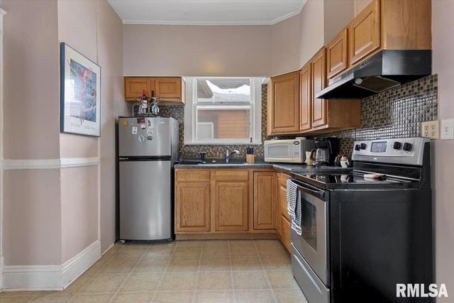 958 N 2ND Street, Springfield, IL 62702