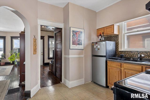 958 N 2ND Street, Springfield, IL 62702