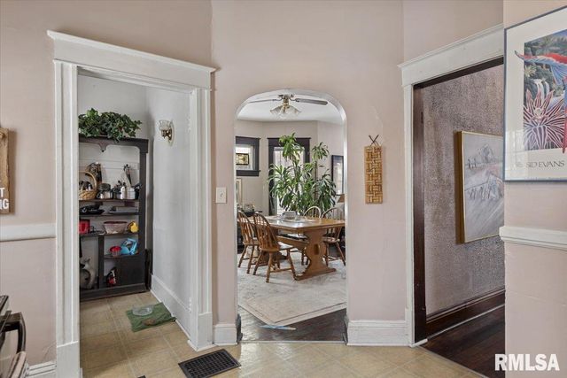 958 N 2ND Street, Springfield, IL 62702