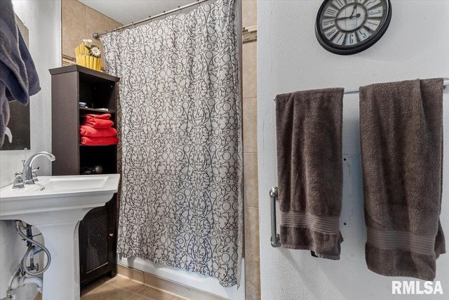 958 N 2ND Street, Springfield, IL 62702