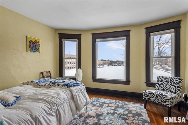 958 N 2ND Street, Springfield, IL 62702