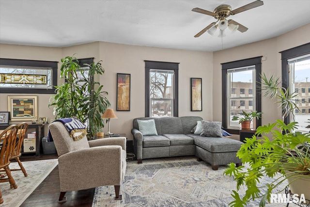 958 N 2ND Street, Springfield, IL 62702