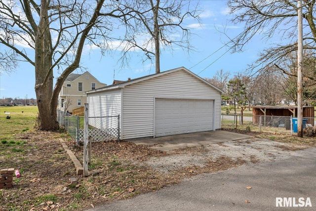 958 N 2ND Street, Springfield, IL 62702