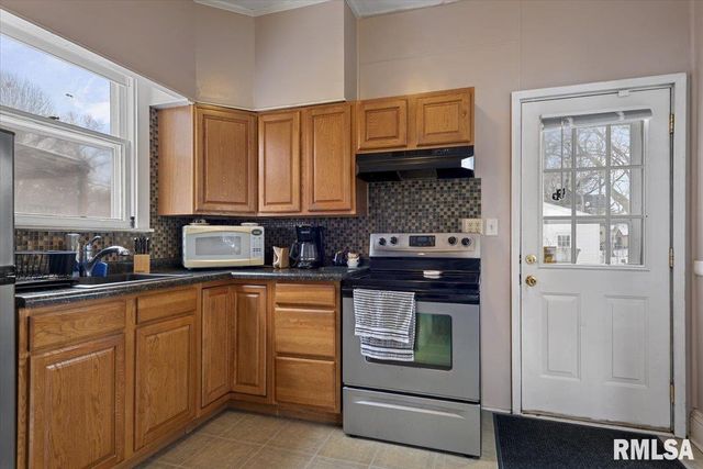 958 N 2ND Street, Springfield, IL 62702