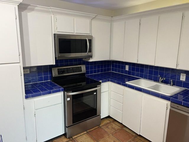 2004 20th Lane, Palm Beach Gardens, FL 33418