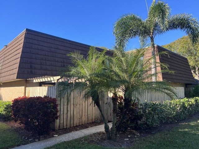2004 20th Lane, Palm Beach Gardens, FL 33418