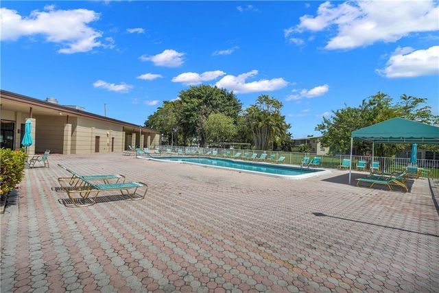 7605 NW 5th Court 208, Margate, FL 33063