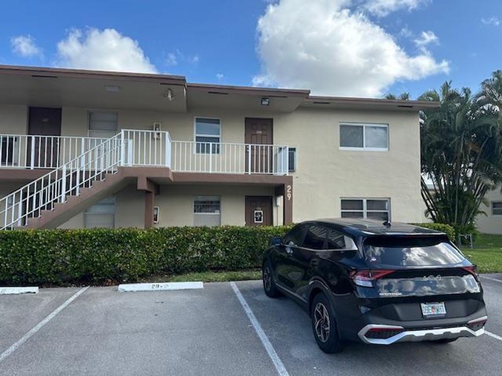 7605 NW 5th Court 208, Margate, FL 33063