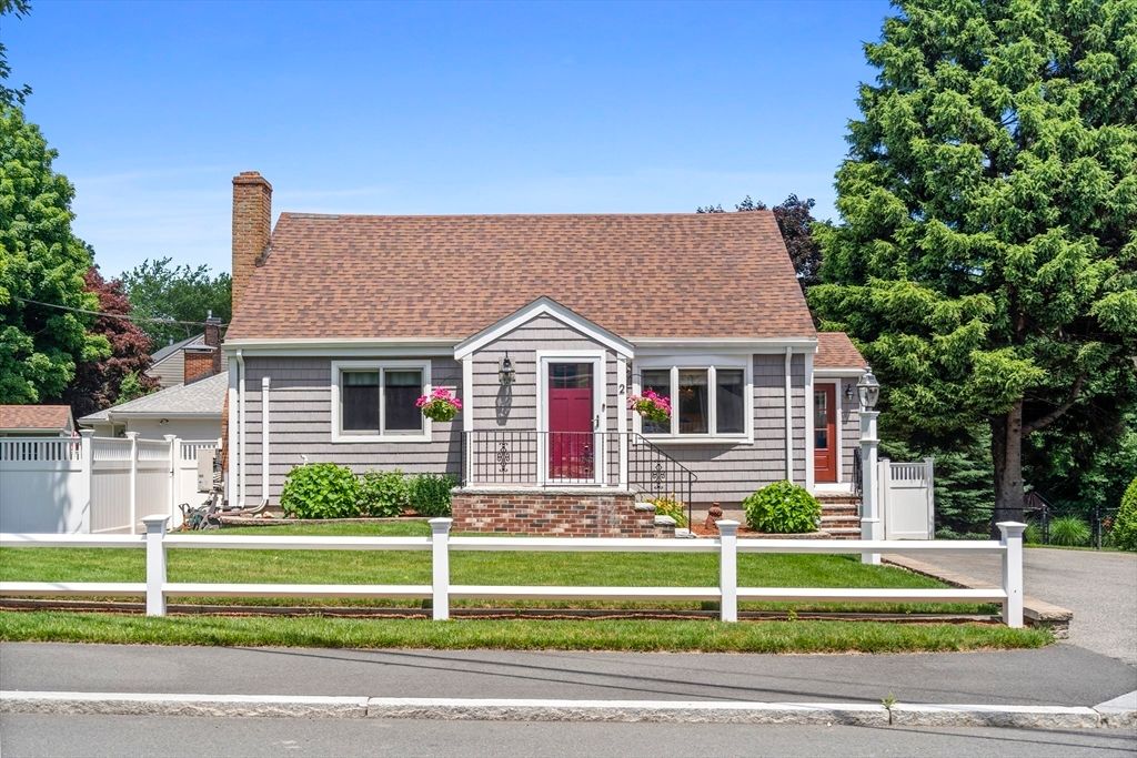 2 Fosters Ln, Wakefield, MA 01880