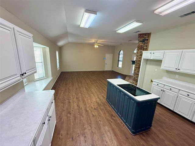 2103 Pecan Street, Bonham, TX 75418